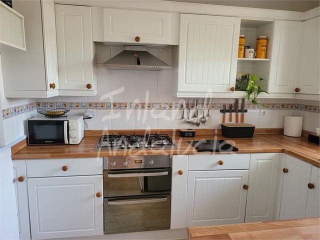 Casa de 4 habitaciones en Fuente de Piedra en venta con piscina - 212.000 € (Ref: 10057845)