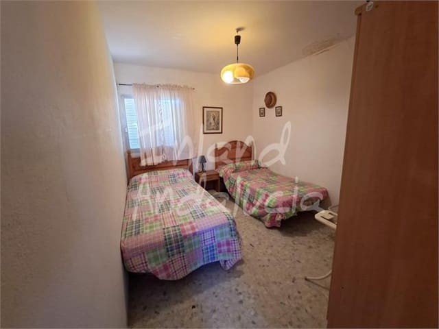 Chalet de 3 habitaciones en Alcaucín en venta con piscina garaje - 250.000 € (Ref: 10063667)