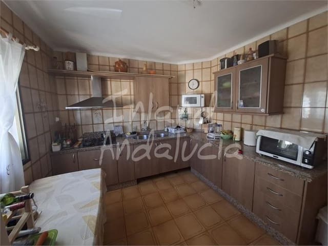 4 sovrum Hus till salu i Alcaucín med garage - 195 000 € (Ref: 10066967)