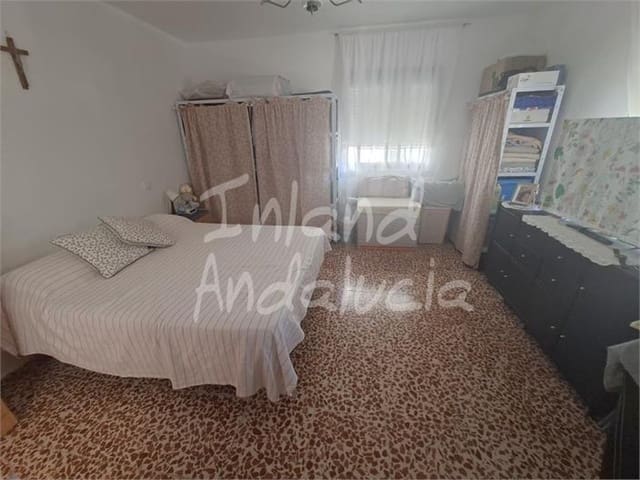 4 sovrum Hus till salu i Alcaucín med garage - 195 000 € (Ref: 10066967)