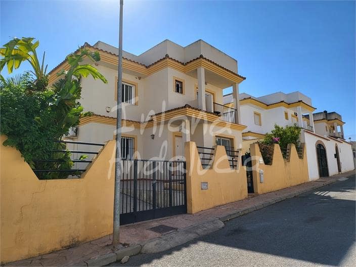 4 bedroom Townhouse for sale in Mollina with pool - € 350,000 (Ref: 10097437)