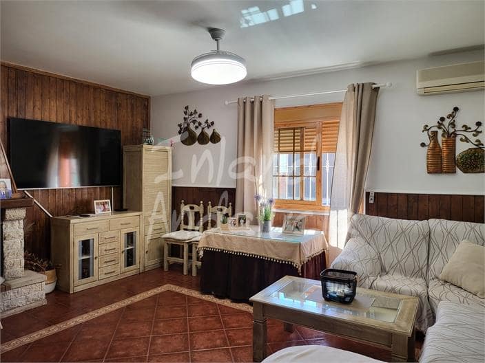 4 soverom Villa til salgs i Villanueva de Algaidas med svømmebasseng garasje - € 275 000 (Ref: 10110430)