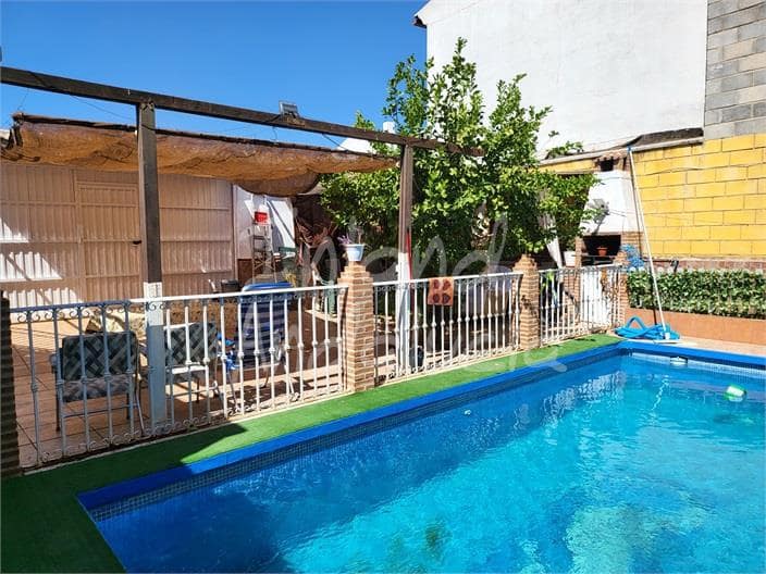 4 soverom Villa til salgs i Villanueva de Algaidas med svømmebasseng garasje - € 275 000 (Ref: 10110430)