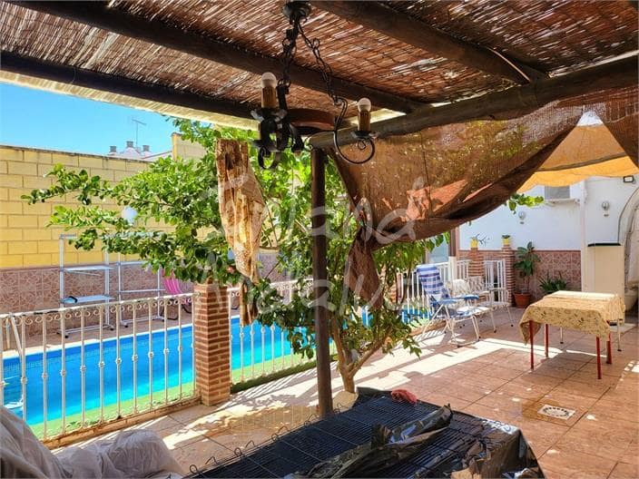 4 soverom Villa til salgs i Villanueva de Algaidas med svømmebasseng garasje - € 275 000 (Ref: 10110430)