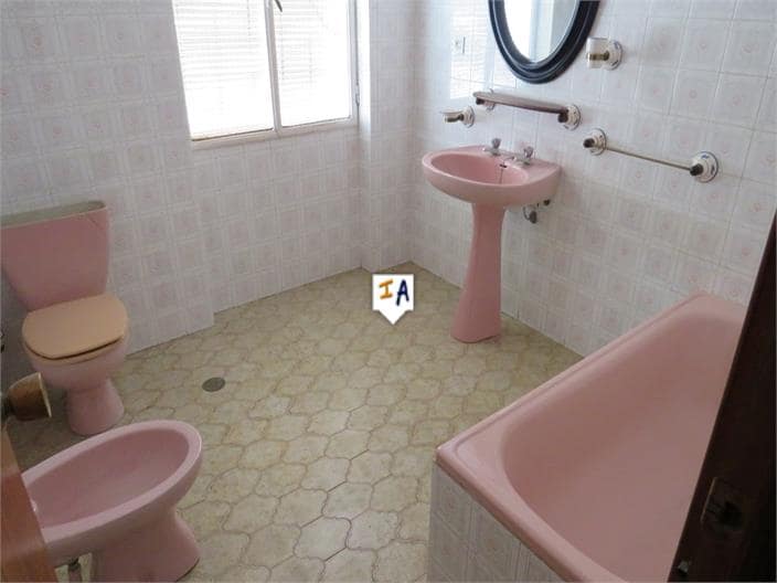 5 bedroom Townhouse for sale in Torredonjimeno - € 135,000 (Ref: 10131038)