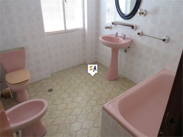 5 bedroom Townhouse for sale in Torredonjimeno - € 135,000 (Ref: 10131038)