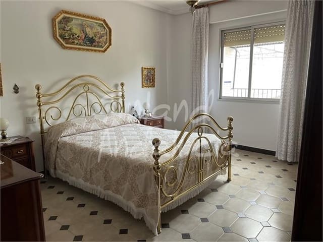4 quarto Apartamento para venda em Castillo de Locubín - 67 500 € (Ref: 10145662)