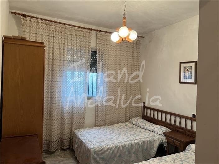 5 slaapkamer Villa te koop in Montefrio met zwembad garage - € 250.000 (Ref: 10145663)
