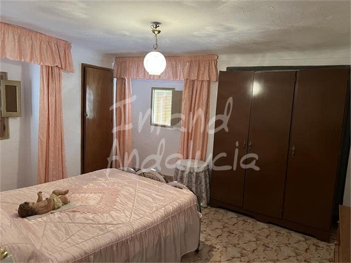 5 soveværelse Byhus til salg i Castillo de Locubin med garage - € 58.000 (Ref: 10165960)