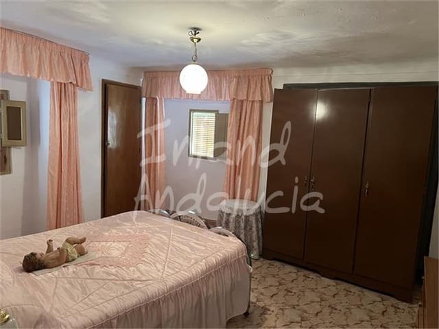 5 soveværelse Byhus til salg i Castillo de Locubín med garage - € 58.000 (Ref: 10165960)