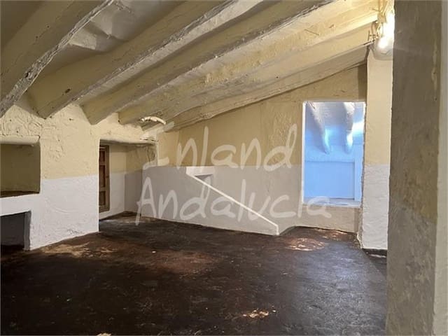 5 soveværelse Byhus til salg i Castillo de Locubín med garage - € 58.000 (Ref: 10165960)