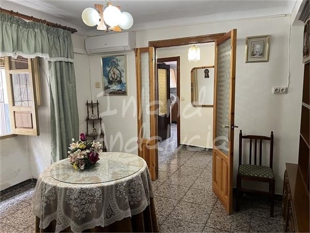 5 soveværelse Byhus til salg i Castillo de Locubín med garage - € 58.000 (Ref: 10165960)