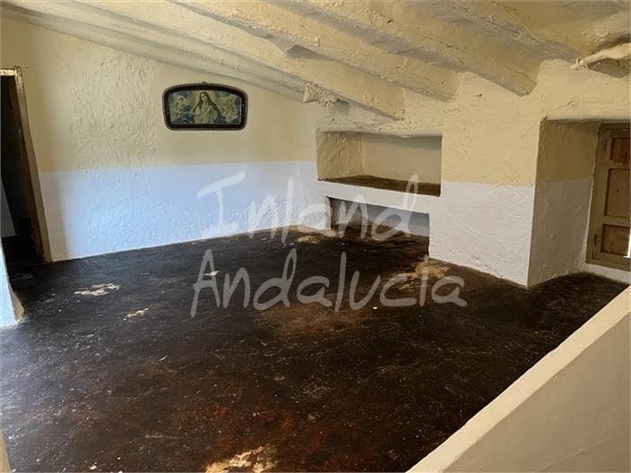 5 soveværelse Byhus til salg i Castillo de Locubin med garage - € 58.000 (Ref: 10165960)