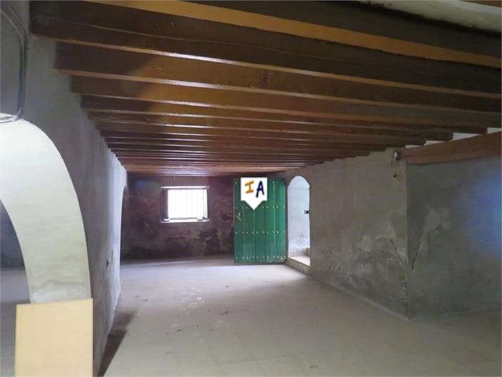 5 bedroom Townhouse for sale in Alcaudete with garage - € 295,000 (Ref: 10168024)