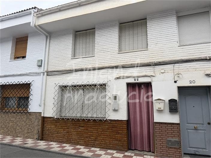 3 bedroom Townhouse for sale in Alcala la Real - € 77,000 (Ref: 10186296)