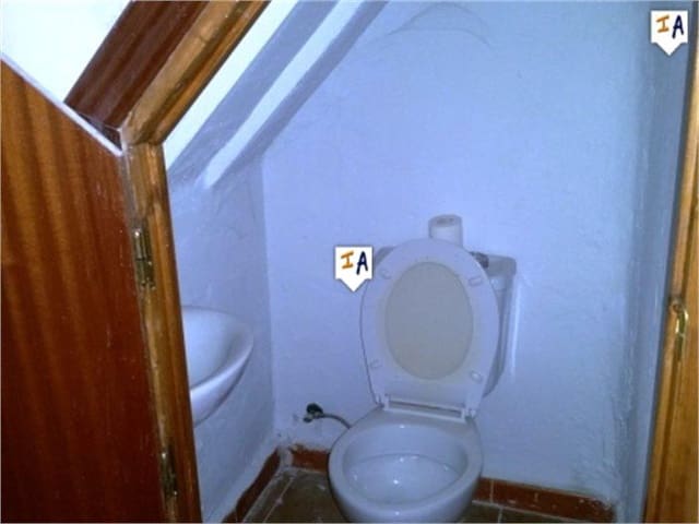 4 soveværelse Byhus til salg i Agrón - € 25.000 (Ref: 2569113)