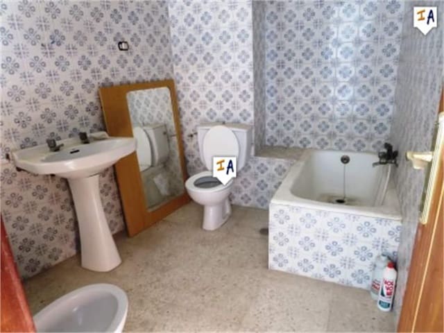 5 bedroom Townhouse for sale in Rute with garage - € 79,900 (Ref: 3672279)