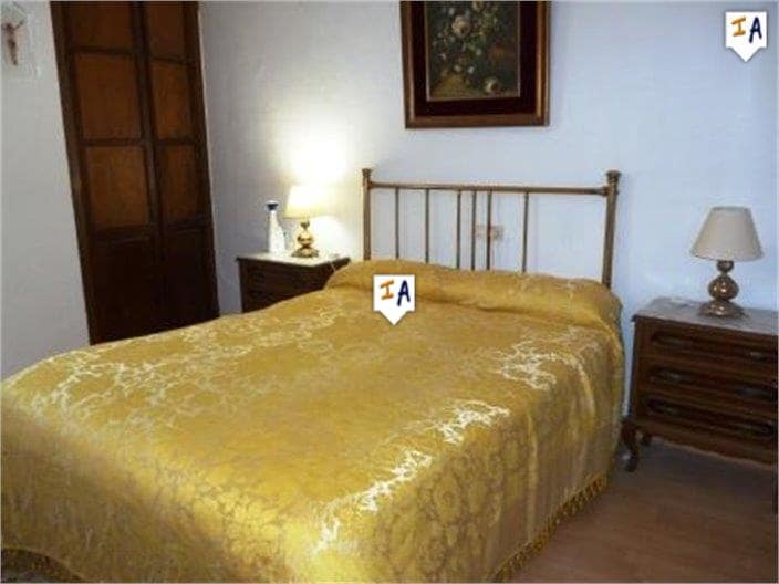 4 bedroom Townhouse for sale in Villanueva de Algaidas with garage - € 159,000 (Ref: 4496199)