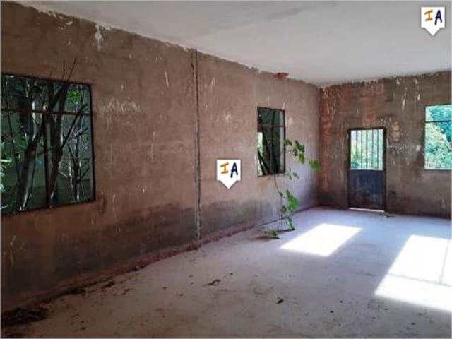 5 bedroom Commercial for sale in Lucena with garage - € 120,000 (Ref: 4838689)