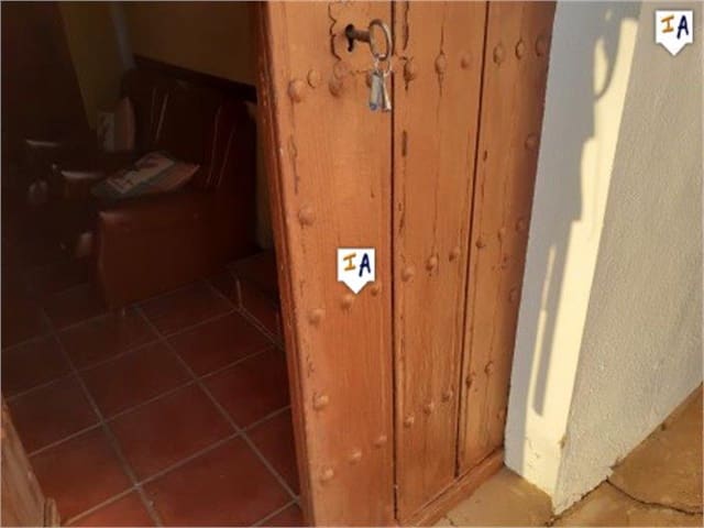 9 soveværelse Finca/Landehus til salg i Iznájar med swimmingpool garage - € 650.000 (Ref: 4960360)