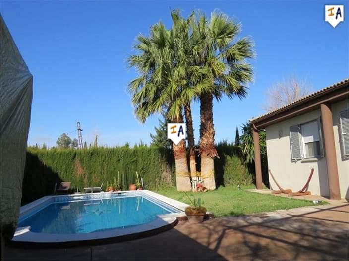 3 soveværelse Villa til salg i Jaen by med swimmingpool garage - € 360.000 (Ref: 5034032)