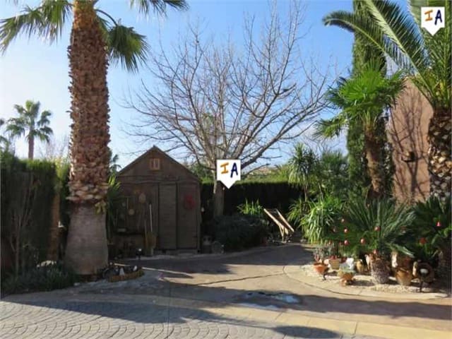 3 bedroom Villa for sale in Jaén city with pool garage - € 360,000 (Ref: 5034032)