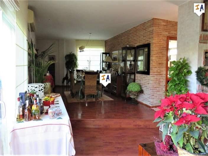 3 soveværelse Villa til salg i Jaen by med swimmingpool garage - € 360.000 (Ref: 5034032)