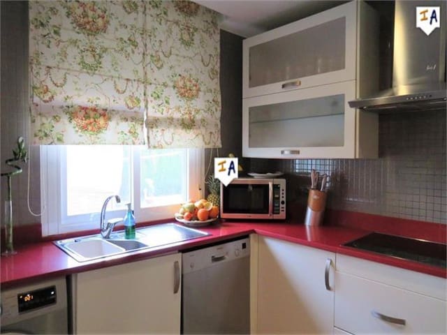 3 bedroom Villa for sale in Jaén city with pool garage - € 360,000 (Ref: 5034032)