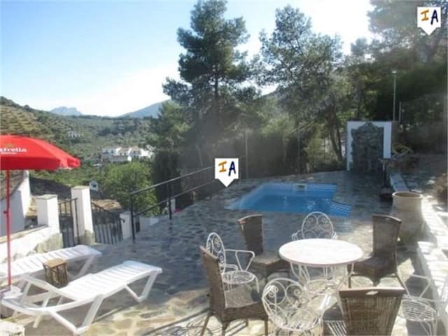 3 soverom Finca/Herregård til salgs i Priego de Córdoba med svømmebasseng - € 152 000 (Ref: 5302264)