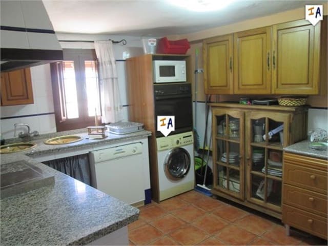 3 soverom Finca/Herregård til salgs i Priego de Córdoba med svømmebasseng - € 152 000 (Ref: 5302264)