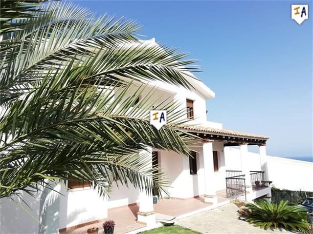 4 slaapkamer Villa te koop in La Alcaidesa met zwembad garage - € 990.900 (Ref: 5428708)