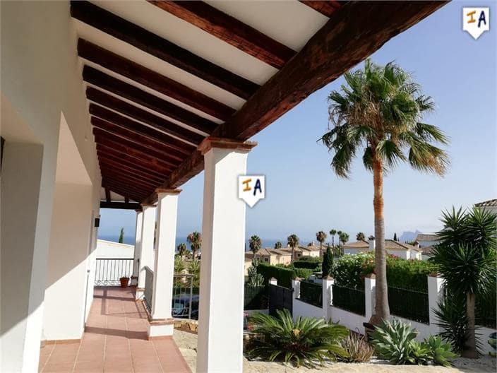 4 slaapkamer Villa te koop in La Linea de la Concepcion met zwembad garage - € 990.900 (Ref: 5428708)