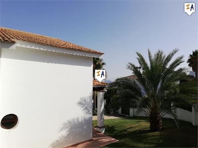 4 slaapkamer Villa te koop in La Alcaidesa met zwembad garage - € 990.900 (Ref: 5428708)