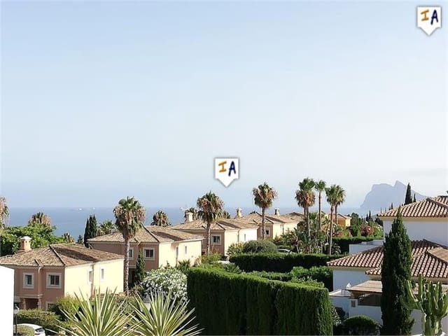 4 slaapkamer Villa te koop in La Alcaidesa met zwembad garage - € 990.900 (Ref: 5428708)