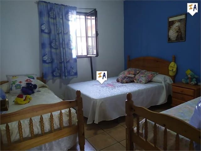 4 slaapkamer Finca/Landhuis te koop in Alcaucín met zwembad garage - € 450.000 (Ref: 5451697)