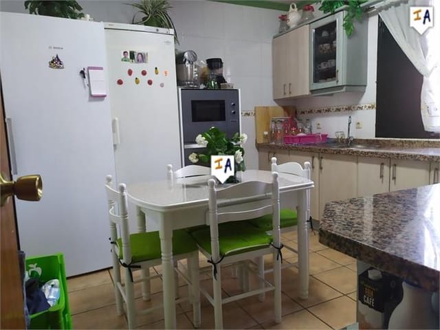 4 slaapkamer Finca/Landhuis te koop in Alcaucín met zwembad garage - € 450.000 (Ref: 5451697)