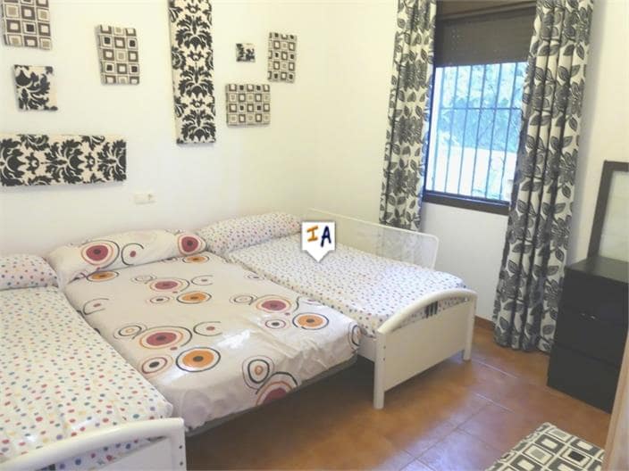 9 soverom Villa til salgs i Priego de Cordoba med svømmebasseng garasje - € 255 000 (Ref: 5498451)