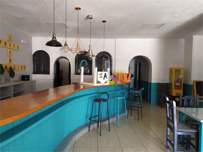 Kommersiell til salgs i Loja med garasje - € 181 500 (Ref: 5503553)