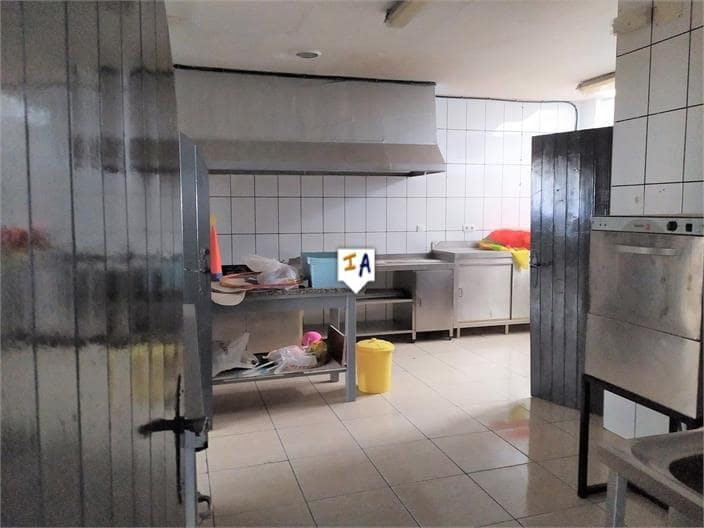 Kommersiell til salgs i Loja med garasje - € 181 500 (Ref: 5503553)