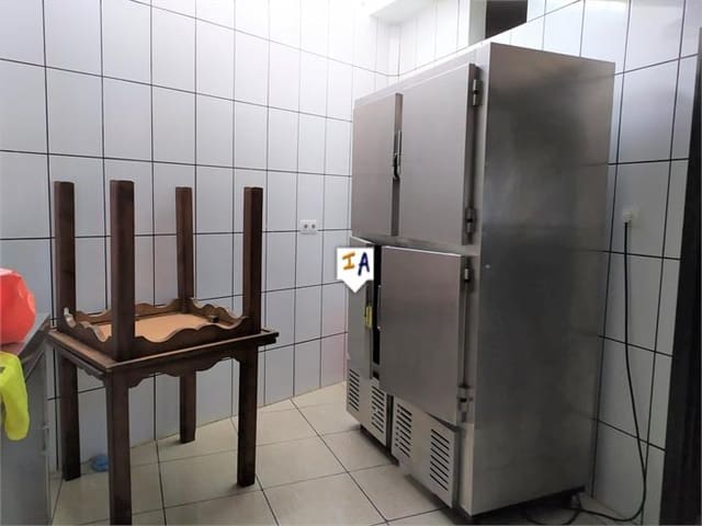 Commercieel te koop in Loja met garage - € 181.500 (Ref: 5503553)