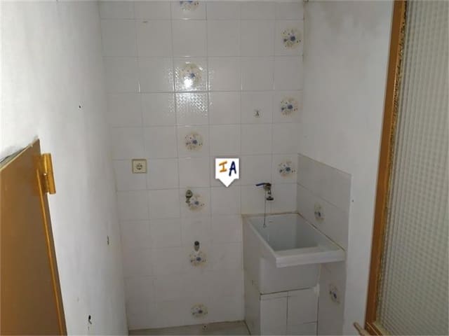 4 soverom Hus til salgs i Rute med garasje - € 74 900 (Ref: 5563096)