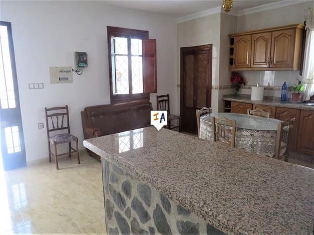 4 bedroom Villa for sale in Alcaudete with pool garage - € 270,000 (Ref: 5576828)