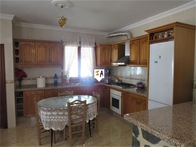 4 bedroom Villa for sale in Alcaudete with pool garage - € 270,000 (Ref: 5576828)