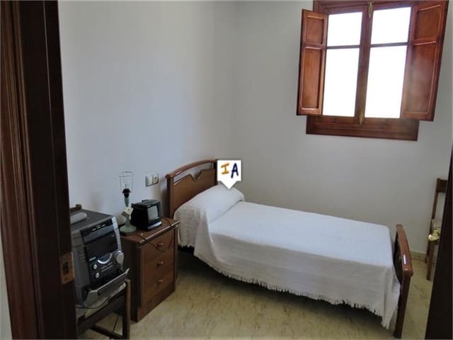 4 bedroom Villa for sale in Alcaudete with pool garage - € 270,000 (Ref: 5576828)