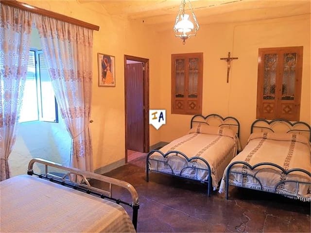 4 soveværelse Byhus til salg i Castillo de Locubín - € 30.000 (Ref: 5923776)