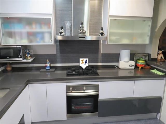 5 slaapkamer Huis te koop in Bobadilla de Alcaudete, Alcaudete met garage - € 189.000 (Ref: 5945245)