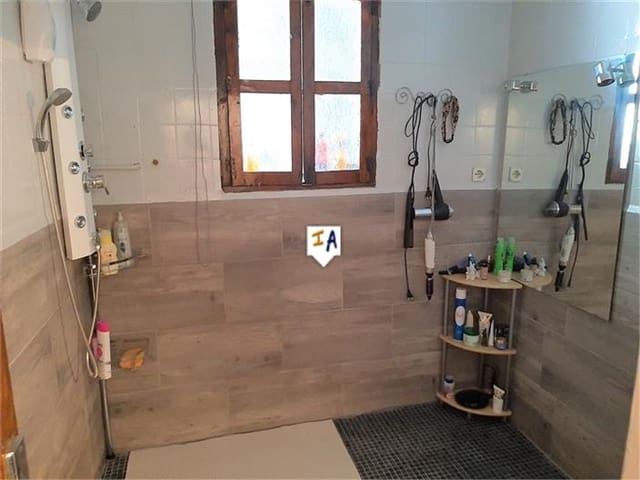 5 slaapkamer Finca/Landhuis te koop in Castillo de Locubín met zwembad garage - € 190.000 (Ref: 6254929)