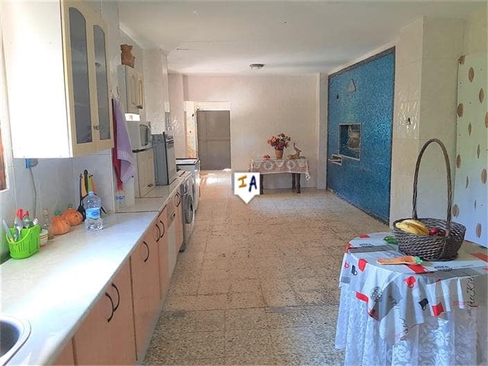 5 slaapkamer Finca/Landhuis te koop in Castillo de Locubin met zwembad garage - € 190.000 (Ref: 6254929)