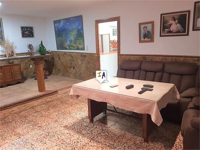 5 slaapkamer Finca/Landhuis te koop in Castillo de Locubín met zwembad garage - € 190.000 (Ref: 6254929)