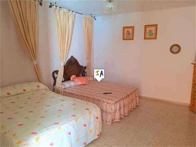 5 slaapkamer Finca/Landhuis te koop in Castillo de Locubín met zwembad garage - € 190.000 (Ref: 6254929)